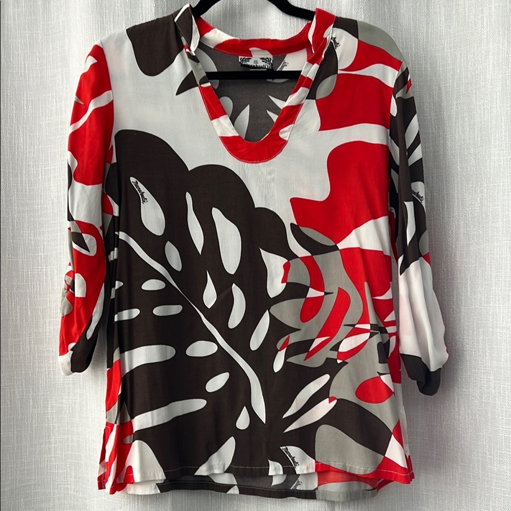 Manuhealii Red Graphic 3/4 Sleeve Blouse